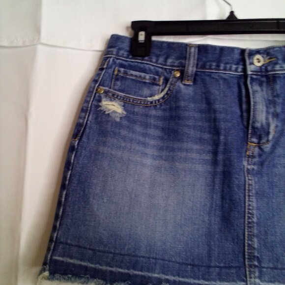 Old Navy Skirt Women 8 Denim Short Distressed Raw Hem Blue - Picture 4 of 15